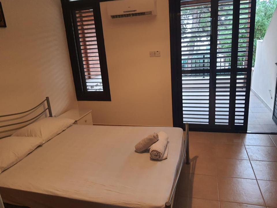 Lovely 2 Bedrooms In The Tourist Area In Paphos . Esterno foto